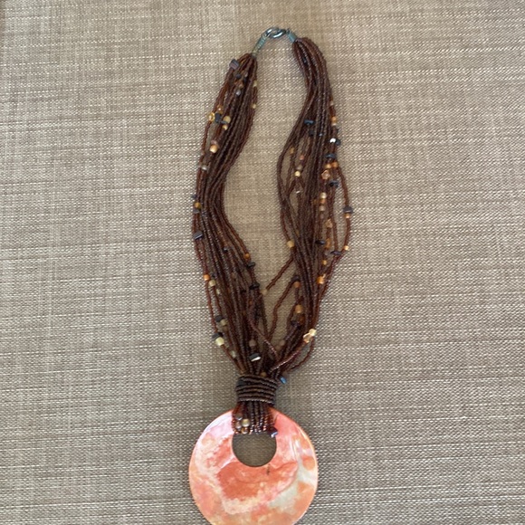 Large shell pendant beaded necklace. - Picture 5 of 9